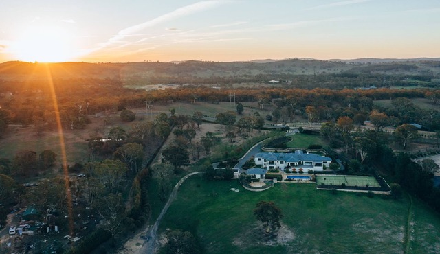 11 Acres Luxury Estate - 15 mins to Canberra!