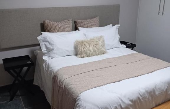 11 Debonair Self Catering Apartment