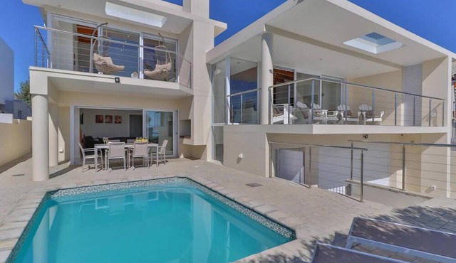 111 Memories | Coastal Calm & Contemporary Comfort in De Kelders
