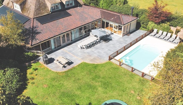 13P 5B Beautiful villa with Pool and Jacuzzi