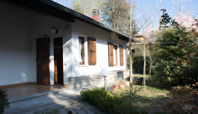 15 km from Maranello Villa Ferrari, sleeps 11, fireplace, billiards and foosball table