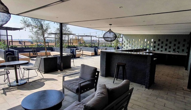 15 Sunny 1-Bedroom Apartment