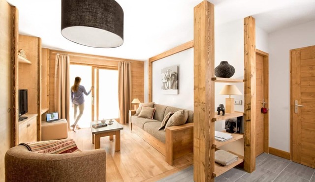 150m from resort center, fitness, swimming pool, sauna, hammam, balcony, tv, 50m², Tignes