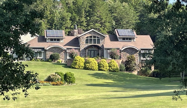 *1800 SqFt Private Aptmt in Country Home. WFU, DTWS,Truist Field/RISE,Tanglewood