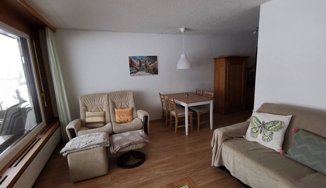 2 1/2 -Zimmerwohnung by Interhome