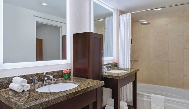 2/2 Virgin Grand Villas Beachfront Resort, Hot Tub