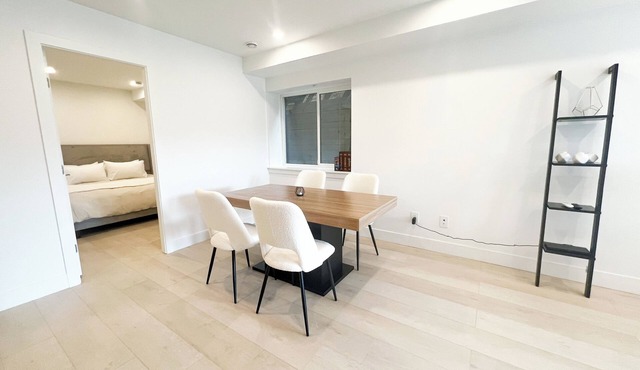 2-bedroom apartment in peaceful North Vancouver with AC