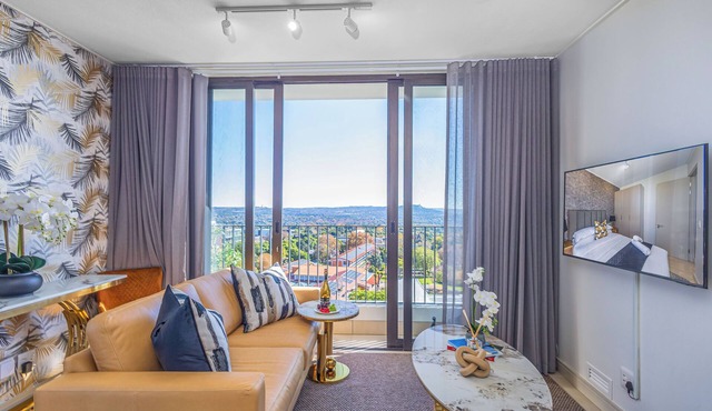 2 Bedroom apartment with an amazing view, Wifi, AC & a restauarant onsite.