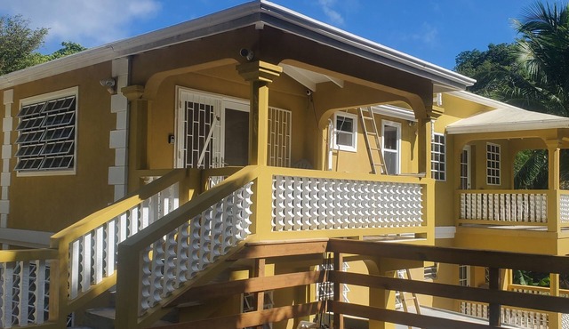 2 bedroom apartment 3 minutes walk to bay, close by beaches scenic views etc.