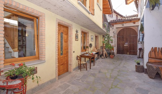 2 bedroom awesome home in Ballabio -LC-