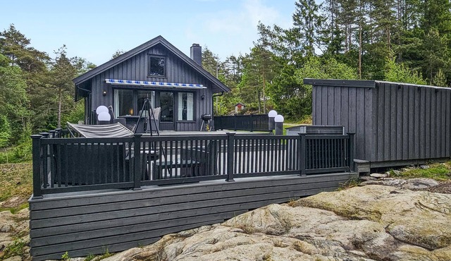 2 bedroom awesome home in Gressvik
