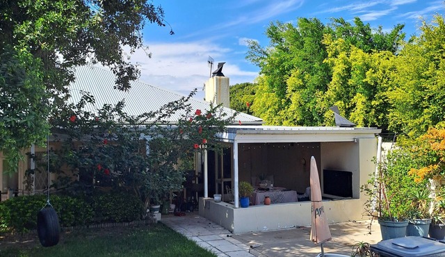 2-bedroom, pet friendly, pool, in family friendly Cape Town neighborhood