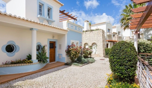 2-bedroom townhouse with golf views