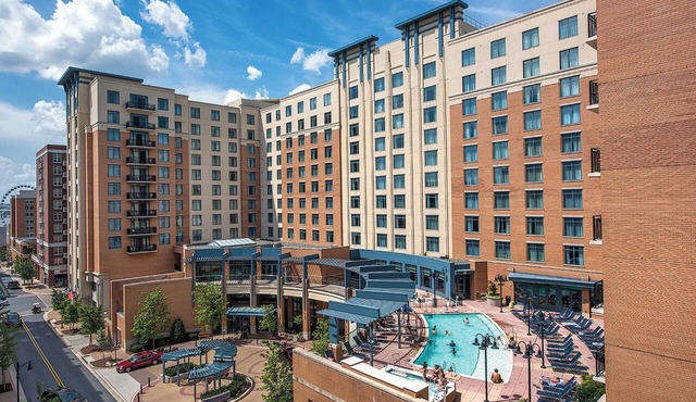 2 BR at National Harbor -Rooftop + Indoor Pools. 25% Deposit to Book!