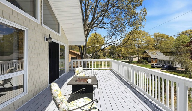 2 Mi to Charlestown Beach! South County Home