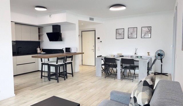 2 Min Walk Chorus Life, with 2 Bedrooms and 2 Bath