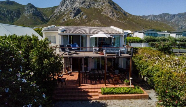 245 on 10th | Family | Sea Views | Grotto Beach