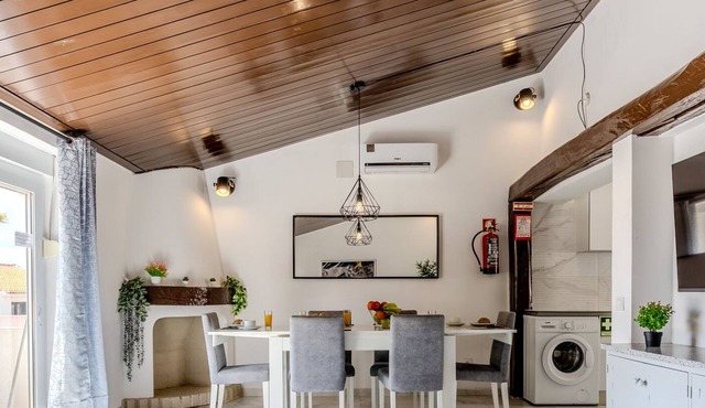 #265 Charming Villa Sam by Home Holidays