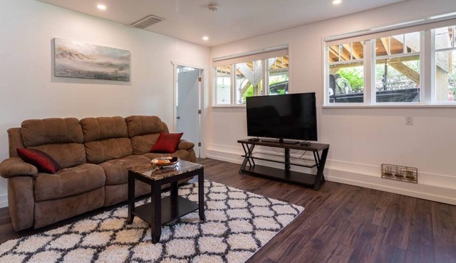 2BD home away from home in Ambleside beach.