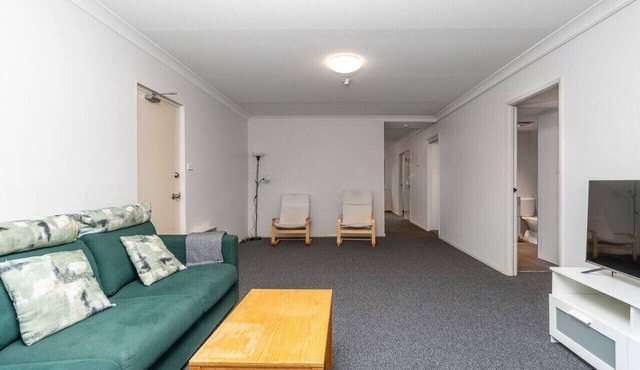 2BR Apartment Close to Glebe Park & Canberra City