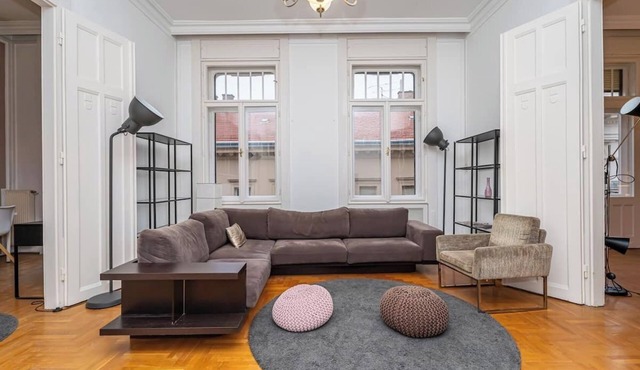 3 BDR Heart of Budapest Central Apartment