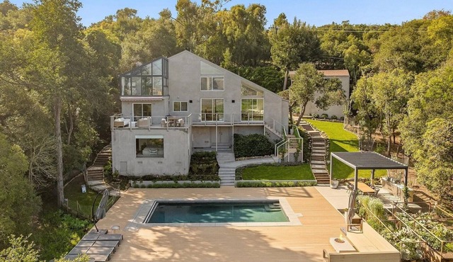 3-Bdr Riviera Luxury Retreat - Designer Interiors, Heated Pool & Mountain Views