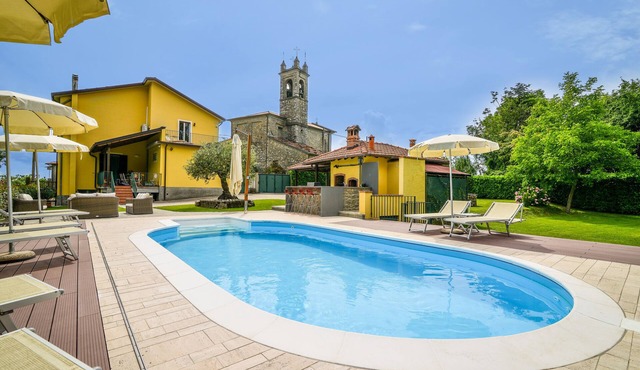 3 Bed 4 Bath Private Villa, Heated Pool, Spa, Firepit, BBQs, Pizza Oven, Garden