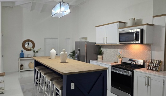 3-bedroom apartment in welcoming Grande Riviere with WiFi, AC