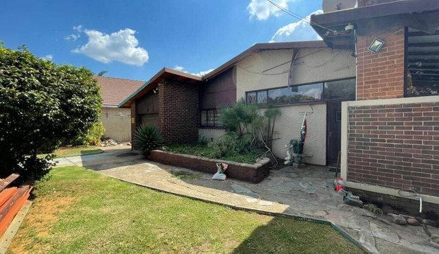 3-Bedroom Oasis with Pool Welcome to your perfect getaway!