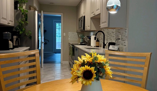 3-Bedroom Townhome in Serene Suburban Maryland close to DC and Baltimore