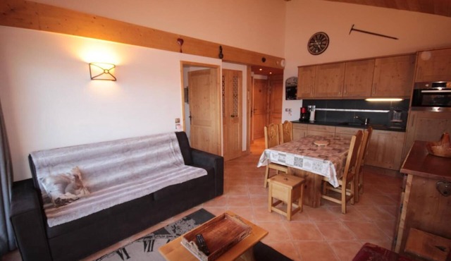 350m from shops, 3rd floor, view panoramic, swimming pool, balcony, parking, tv, ski locker, 51m²