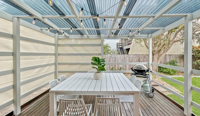 4-Bed Beach House with Garden & Alfresco Dining