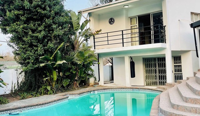 4-bedroom house in fabulous Johannesburg South with free WiFi, fitness room