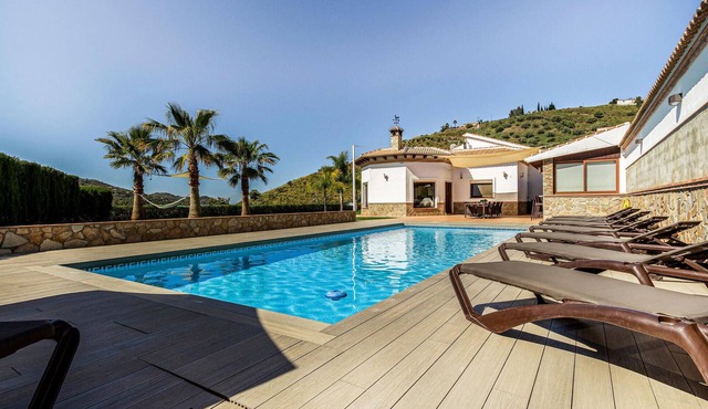 4 bedroom nice home in Cómpeta