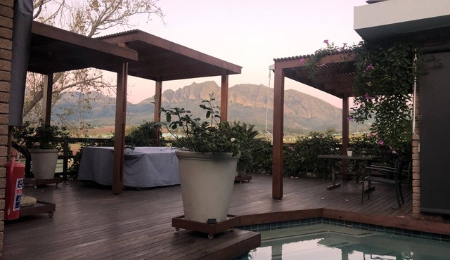 4 beds 3 baths with pool,the heart of the Cape Winelands 4 bedrooms 3 bathroom