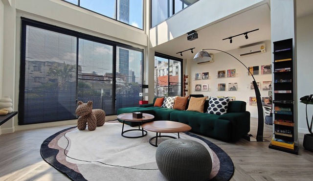 4-story modern art villa Free WiFi Netflix