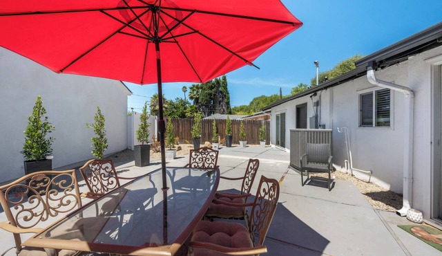 4BR Escape - Mtn Views, Private BBQ