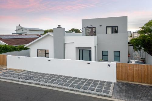 5 Bedroom Family Home with Private Apartment