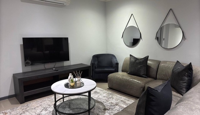 5-bedroom Home in Cape Town near Haazendal Wine Estate