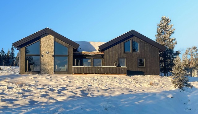 5 bedroom stunning home in Løten