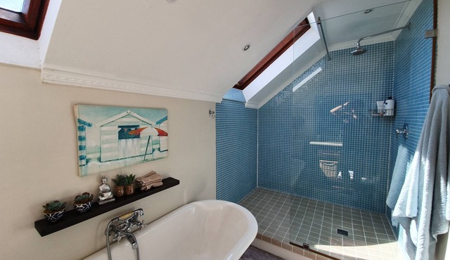 5 bedroomed holiday home in the heart of Capw Town.