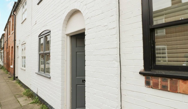 5 BULL STREET, pet friendly, with a garden in Stratford-Upon-Avon