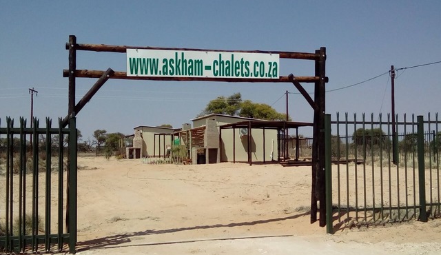 5 Chalets In The Kalahari. Borders On A Farm