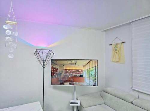 5 minutes walk from Cheongdam Station 8 minutes from Gangnamgu Office Station