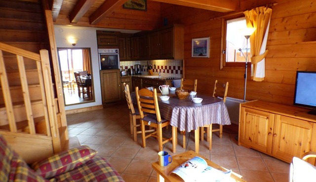 5-Room Ski-In/Out Apartment with Parking - Sleeps 9 - Near Les Saisies