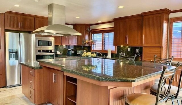 5128M Mandalay Shores Pet Friendly Side Street