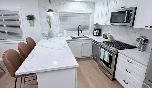 5BR 5BA Private Luxury Estate | Arcade, Spa & Yard