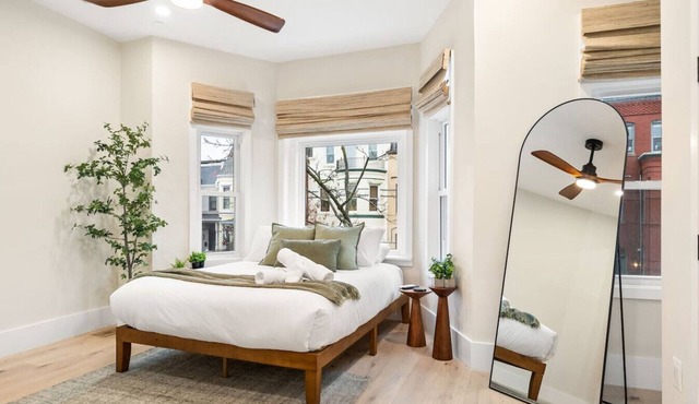 5BR Whole Home near U St | 2 Kitchens + Rooftop