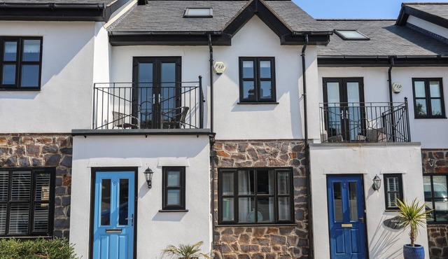 6 BOAT YARD, pet friendly, country holiday cottage in Abersoch