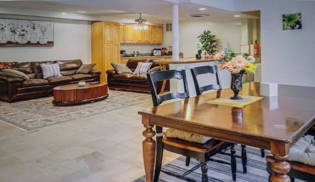 < 6mi to DC, 3.5 mi downtown Silver Spring, near bus stop, <1 mi to 495 Beltway